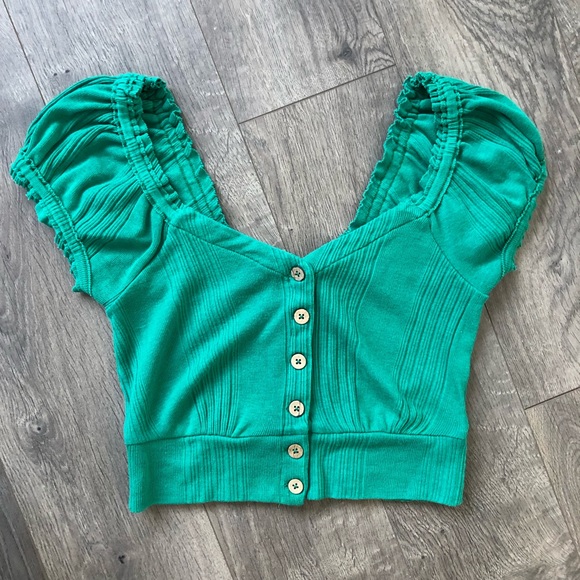 Free People Tops - Gorgeous Kelly Green FP Crop Top • Size Small
